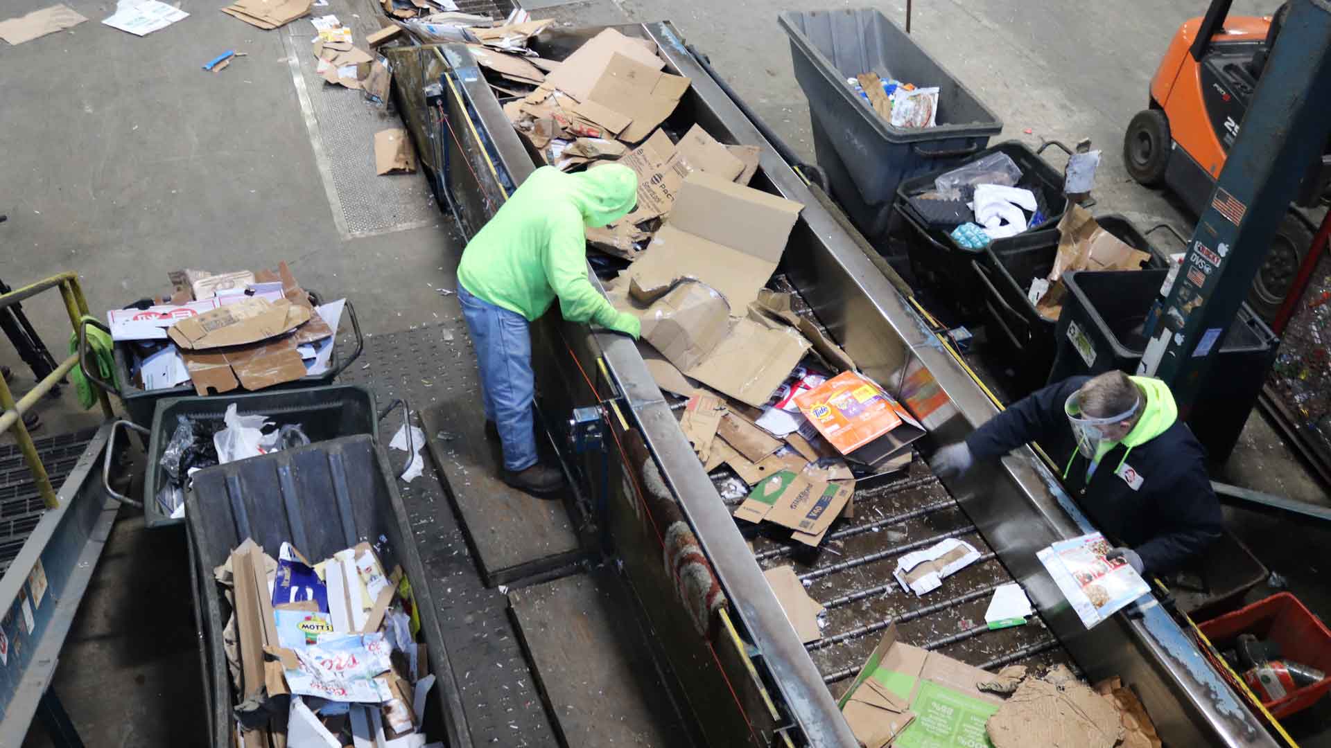 cardboard on conveyor belt to be reclycled