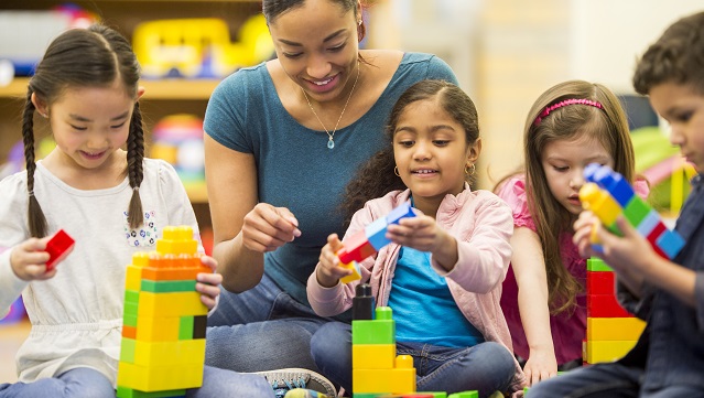 children building with teacher