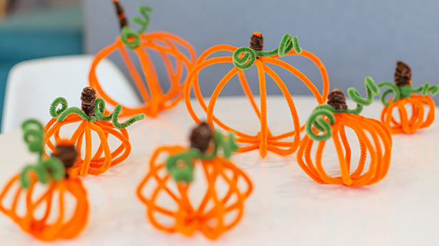 pipe cleaner pumpkins activity