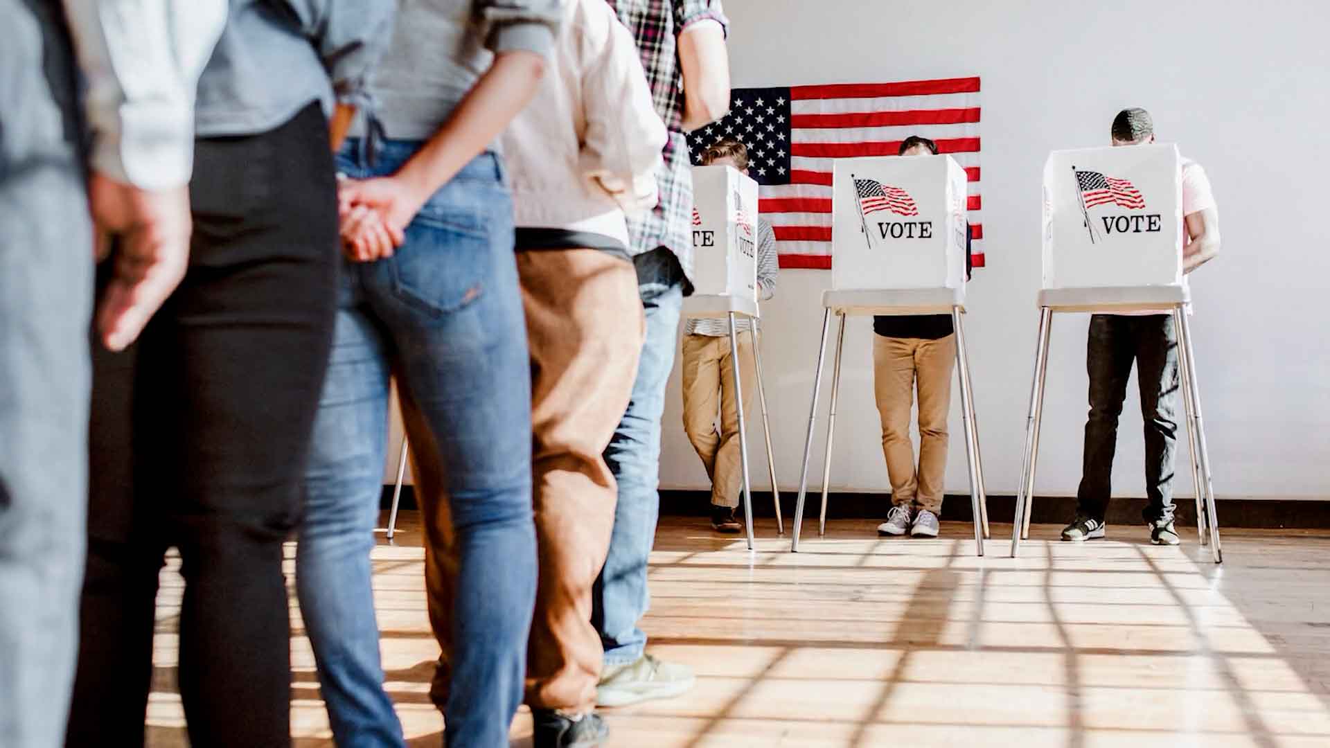 Line of people waiting to vote.